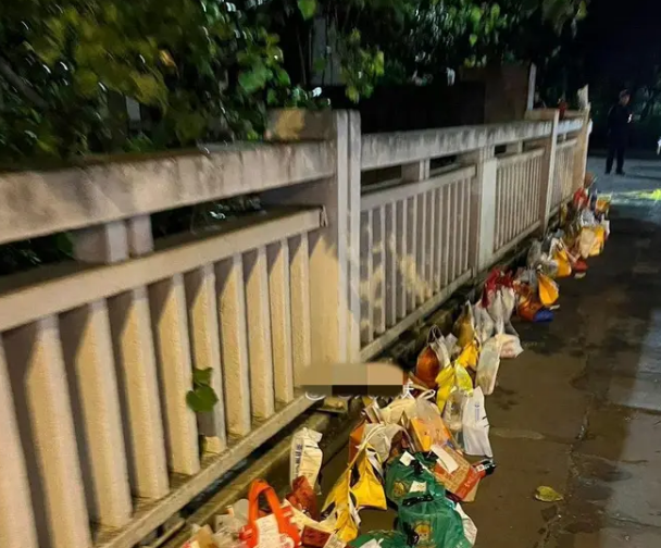 “浪费粮食可耻!”别在往重庆长江大桥送外卖了!